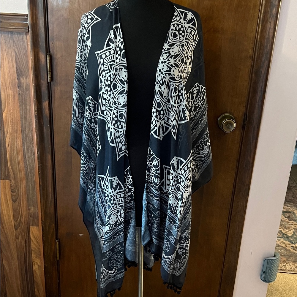 Navy and White Patterned Kimono